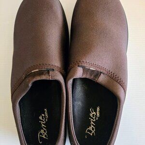 Berries by Aetrex Slip-On Clogs Brown Size 10 NWOT